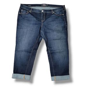 Torrid women's Plus Size blue medium wash rolled Cuff jean Capri pants - size 20
